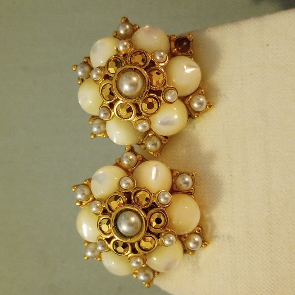 Jose & Maria Barrera Gold Tone Chunky Beige and White Beaded Earrings *Damaged* - Picture 4 of 4